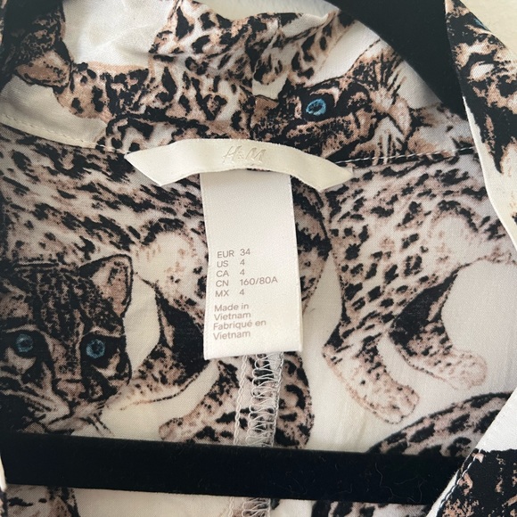 Cute PussyBow Blouse with jungle cats leopards top shirt lightweight H&M - Picture 4 of 5